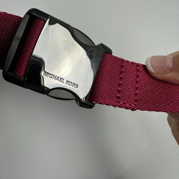 Host Pick 🌟 NWT - Michael Kors Rae MD Waistpack Xbody Berry - Fanny Pack - Picture 6 of 9